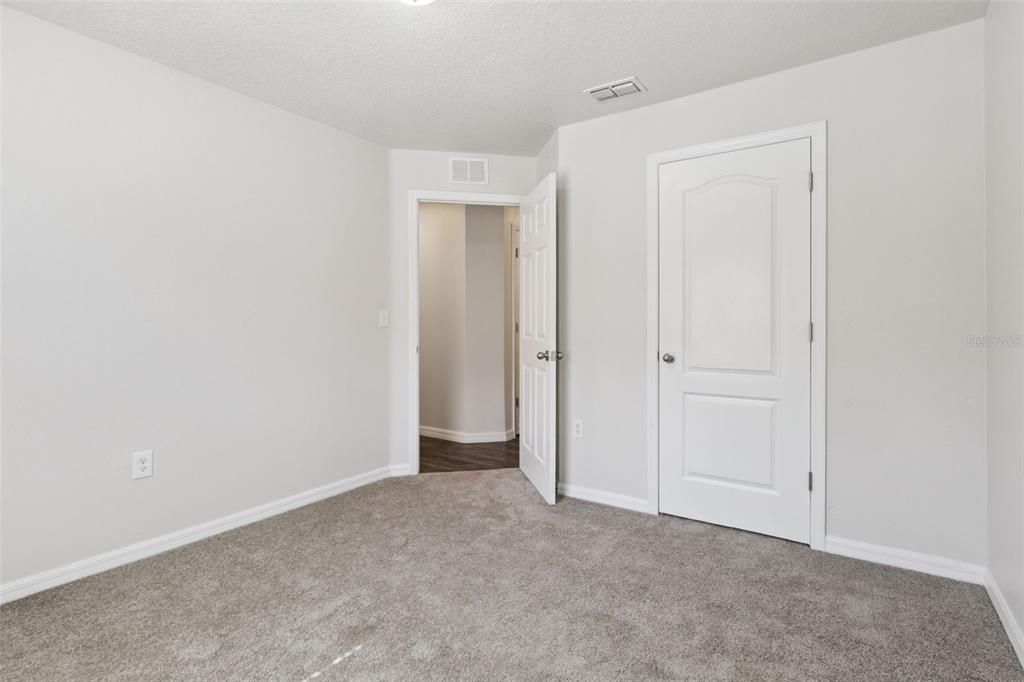For Sale: $340,000 (5 beds, 3 baths, 1944 Square Feet)
