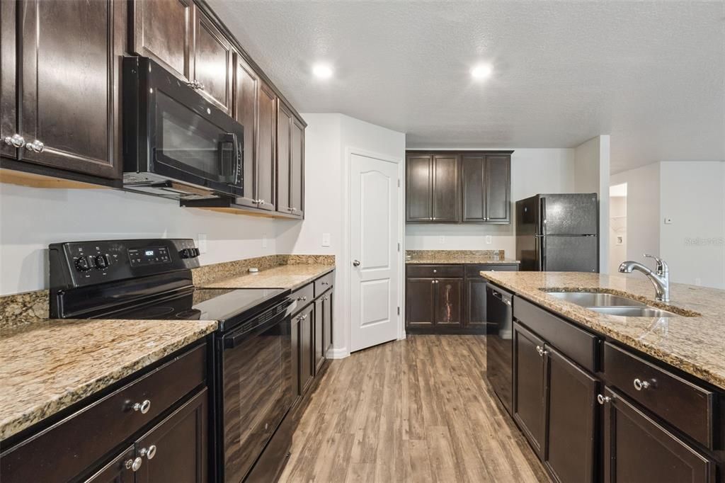 For Sale: $340,000 (5 beds, 3 baths, 1944 Square Feet)