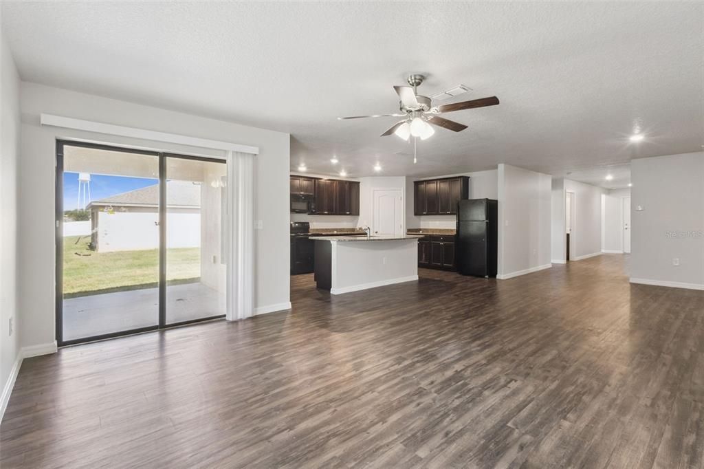 For Sale: $340,000 (5 beds, 3 baths, 1944 Square Feet)