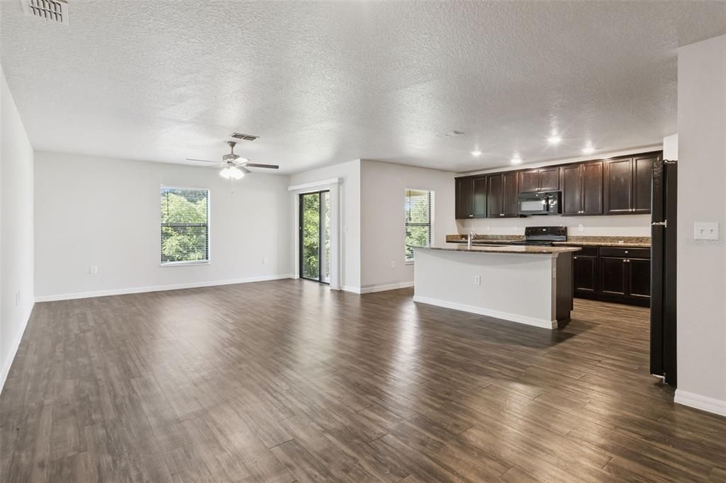 For Sale: $340,000 (5 beds, 3 baths, 1944 Square Feet)