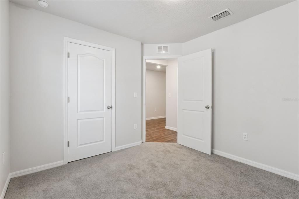For Sale: $340,000 (5 beds, 3 baths, 1944 Square Feet)
