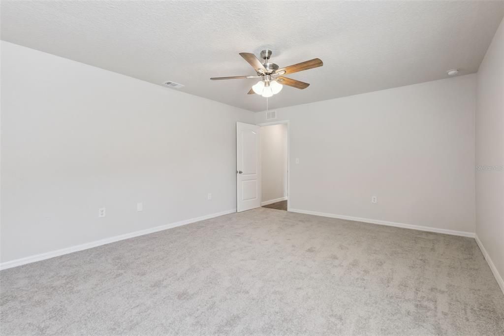 For Sale: $340,000 (5 beds, 3 baths, 1944 Square Feet)