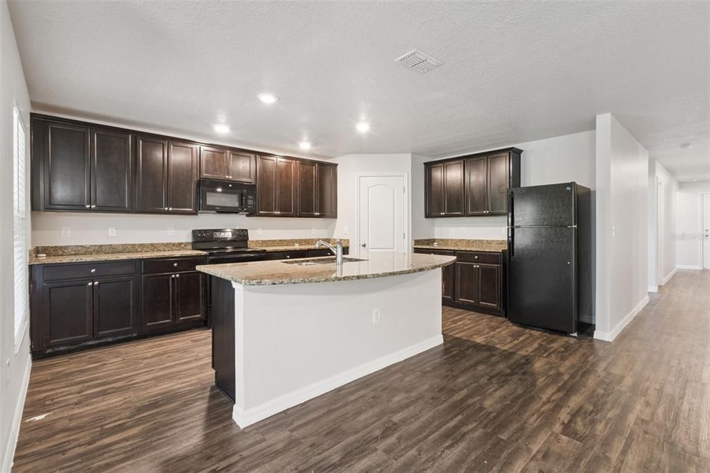 For Sale: $340,000 (5 beds, 3 baths, 1944 Square Feet)