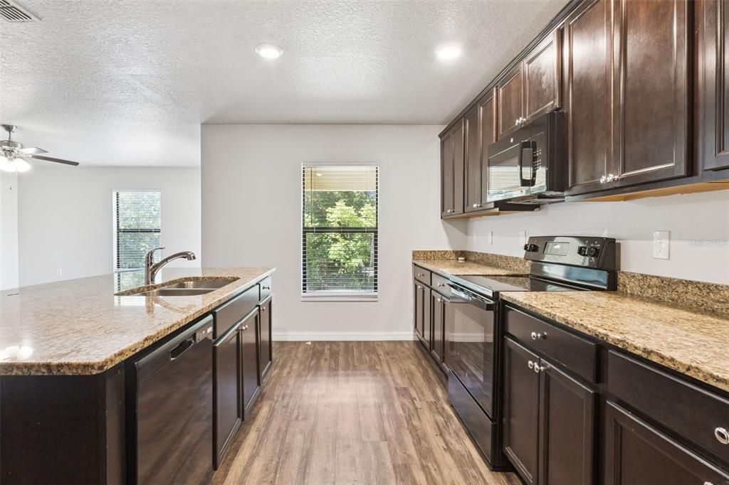 For Sale: $340,000 (5 beds, 3 baths, 1944 Square Feet)