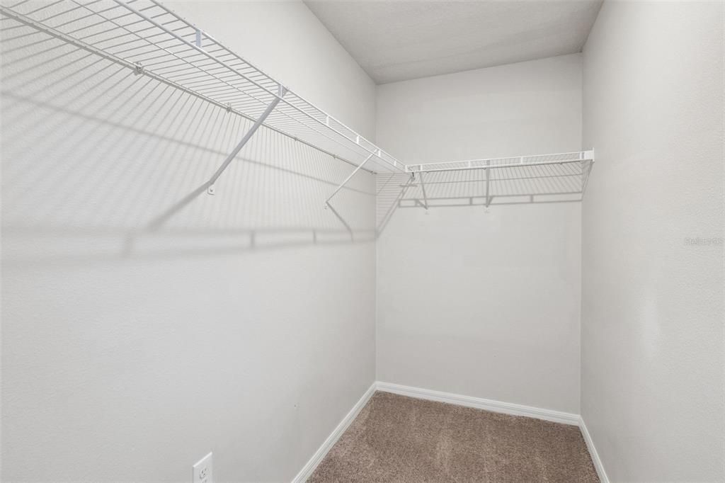 For Sale: $340,000 (5 beds, 3 baths, 1944 Square Feet)