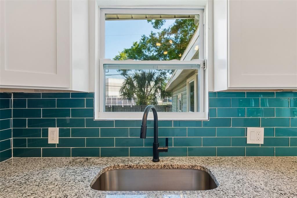 For Sale: $299,900 (3 beds, 1 baths, 1197 Square Feet)