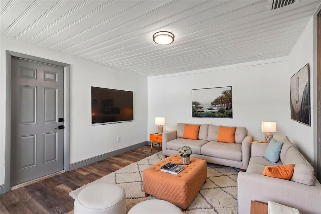 For Sale: $299,900 (3 beds, 1 baths, 1197 Square Feet)