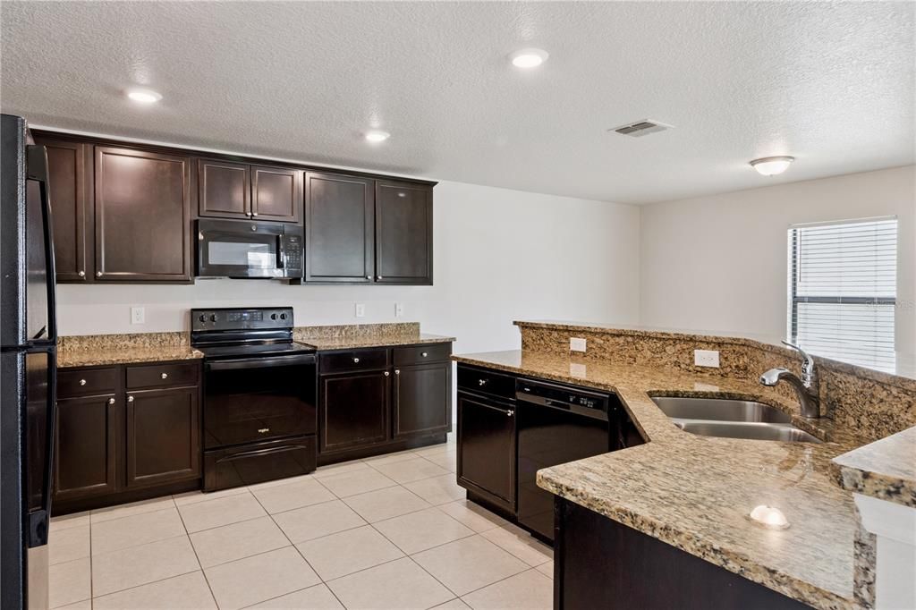 For Sale: $309,900 (3 beds, 2 baths, 1658 Square Feet)