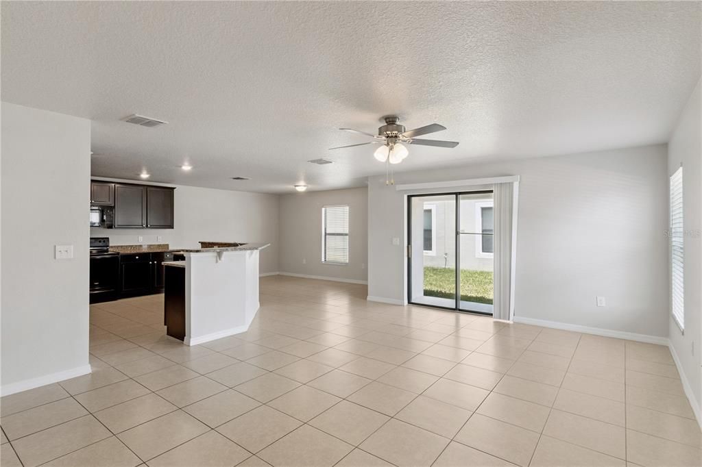For Sale: $309,900 (3 beds, 2 baths, 1658 Square Feet)