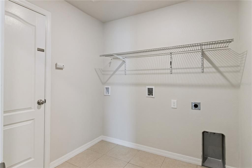 For Sale: $309,900 (3 beds, 2 baths, 1658 Square Feet)