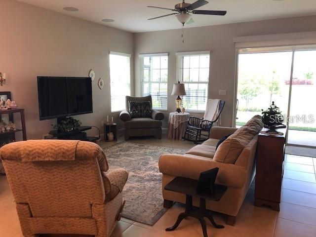 For Rent: $2,800 (4 beds, 3 baths, 2074 Square Feet)