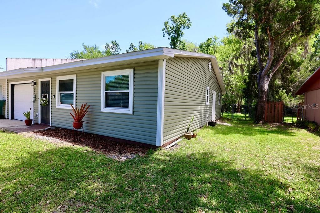 For Sale: $175,000 (2 beds, 2 baths, 1148 Square Feet)