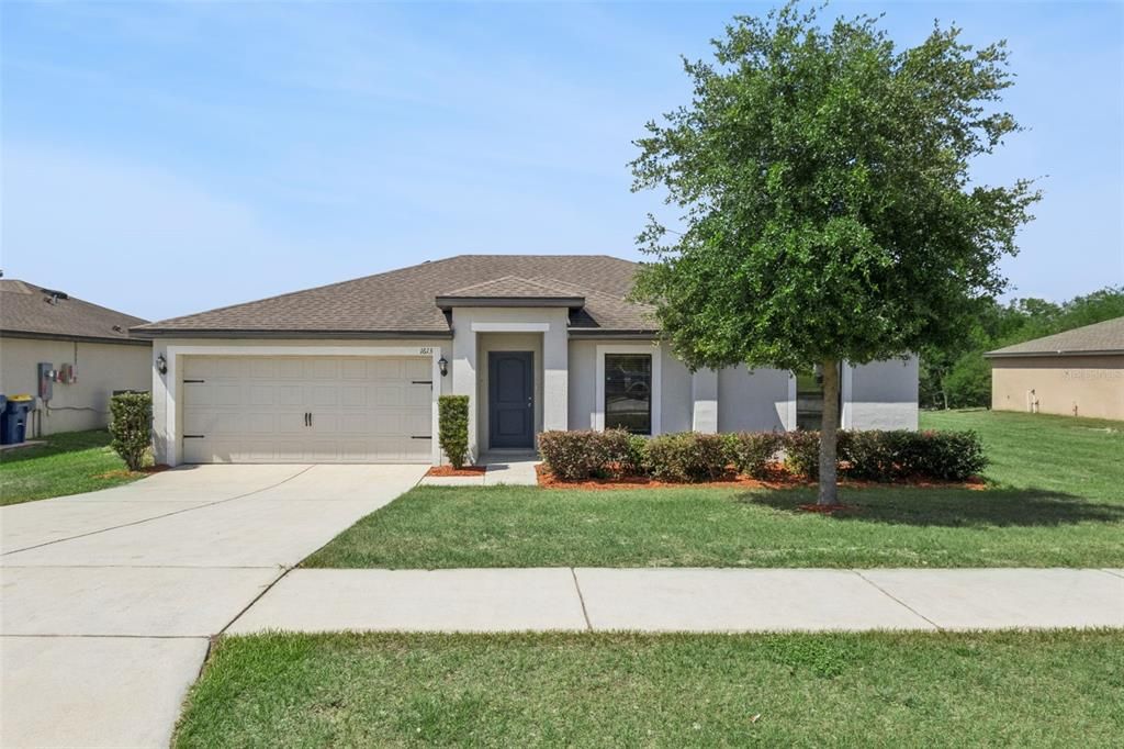 For Sale: $299,900 (3 beds, 2 baths, 1244 Square Feet)