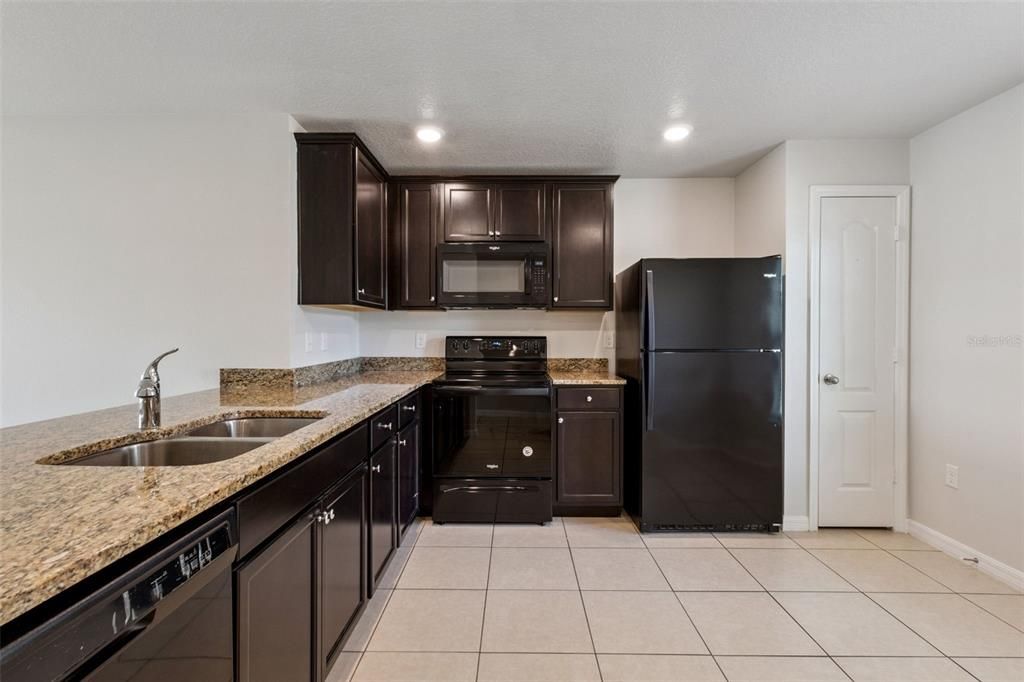 For Sale: $299,900 (3 beds, 2 baths, 1244 Square Feet)