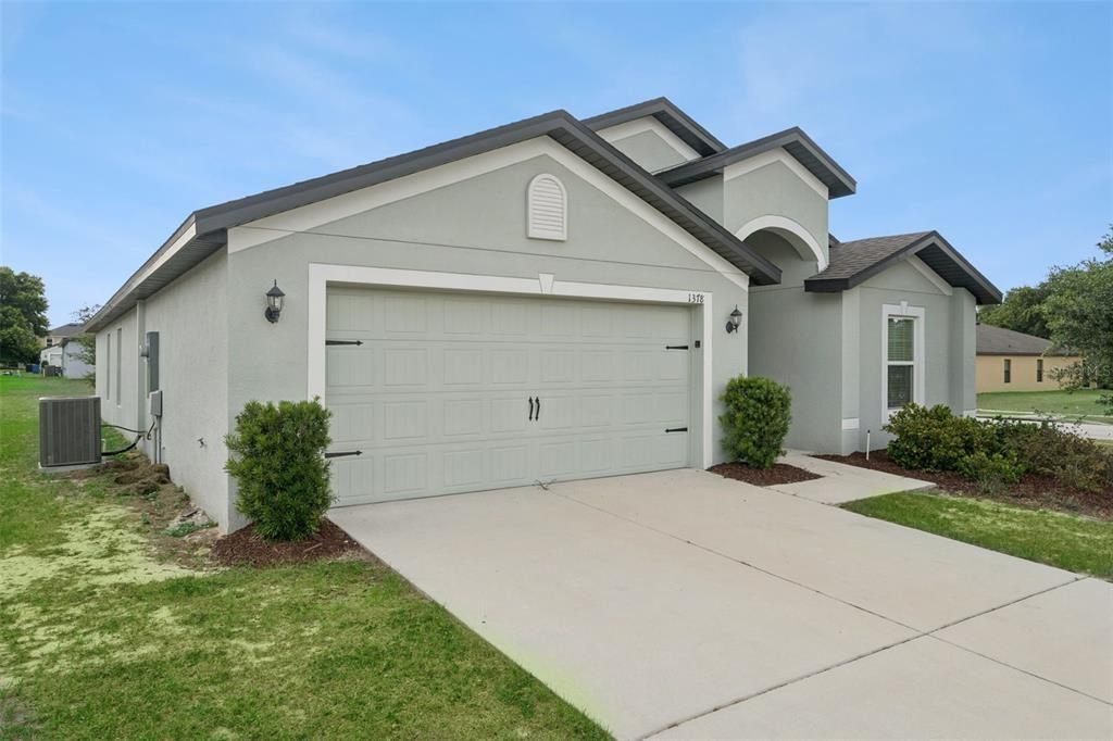 For Sale: $319,900 (4 beds, 2 baths, 1842 Square Feet)