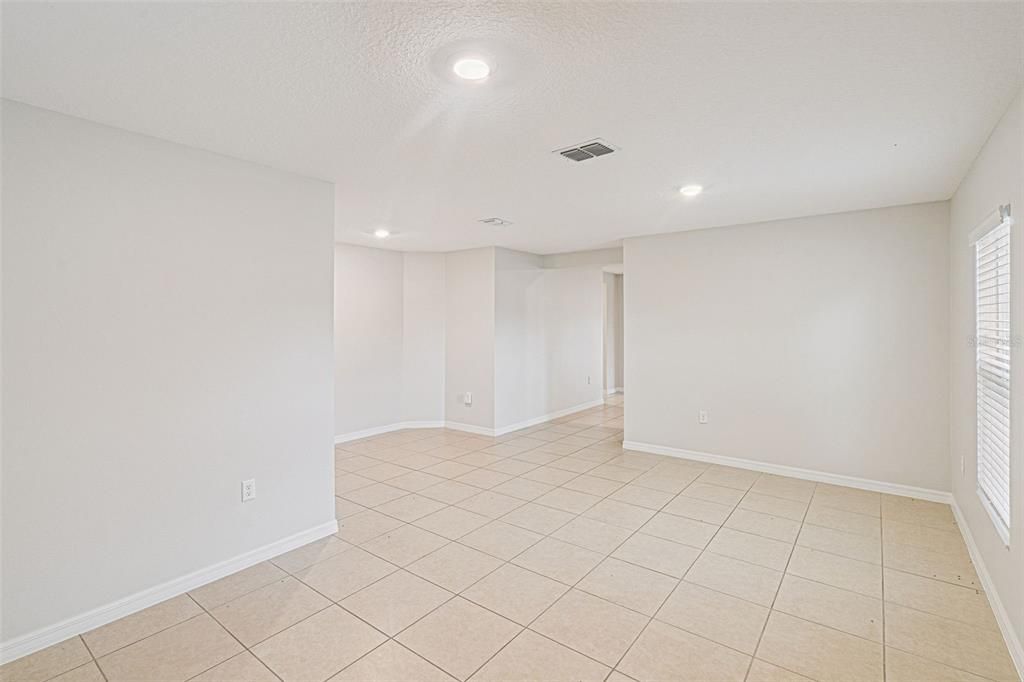 For Sale: $319,900 (4 beds, 2 baths, 1842 Square Feet)