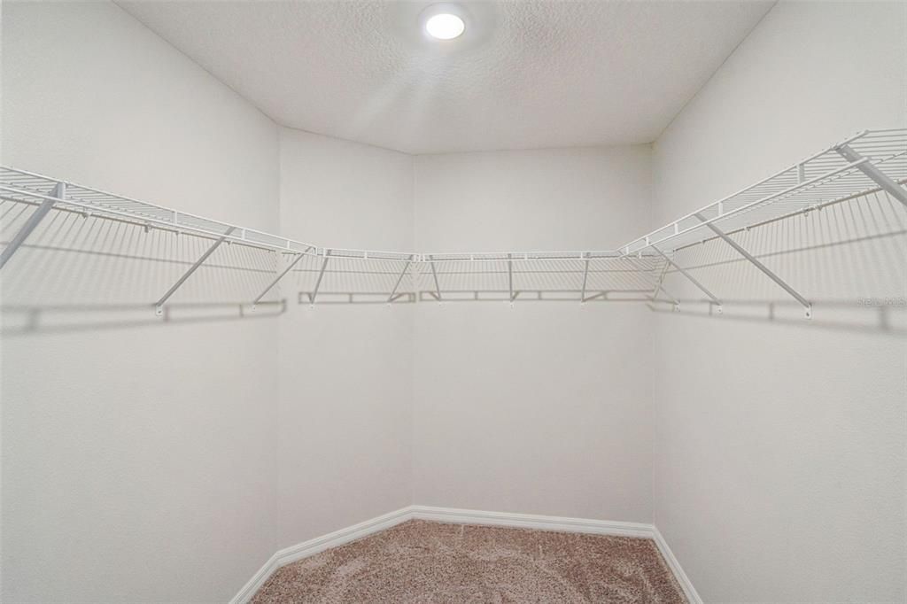 For Sale: $319,900 (4 beds, 2 baths, 1842 Square Feet)