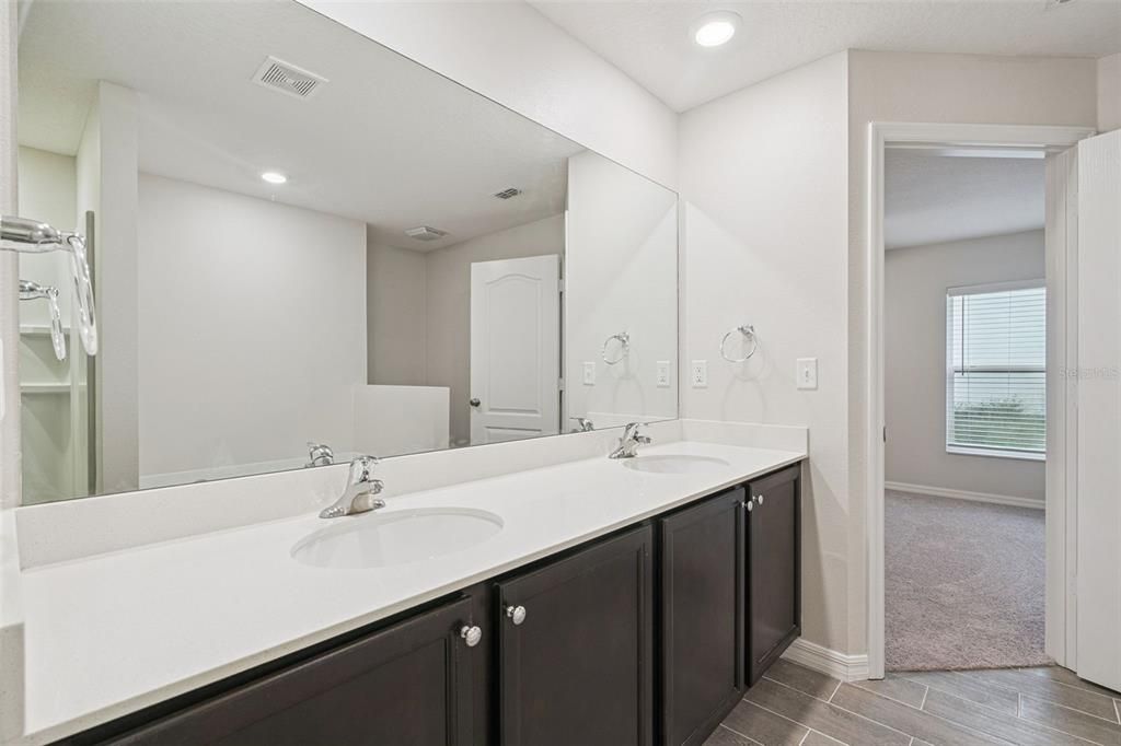 For Sale: $319,900 (4 beds, 2 baths, 1842 Square Feet)