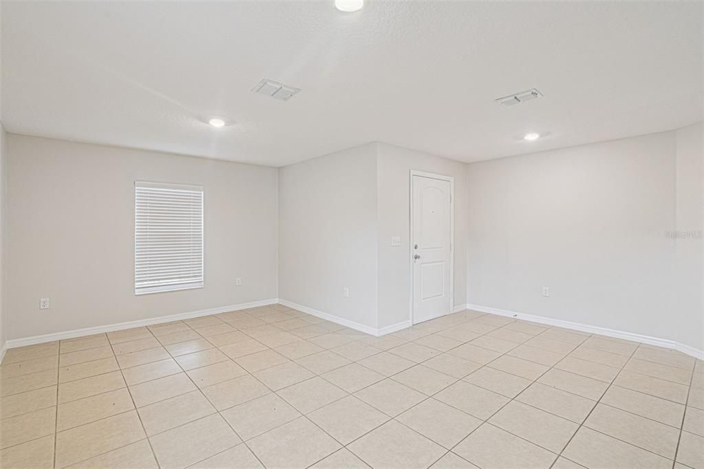 For Sale: $319,900 (4 beds, 2 baths, 1842 Square Feet)