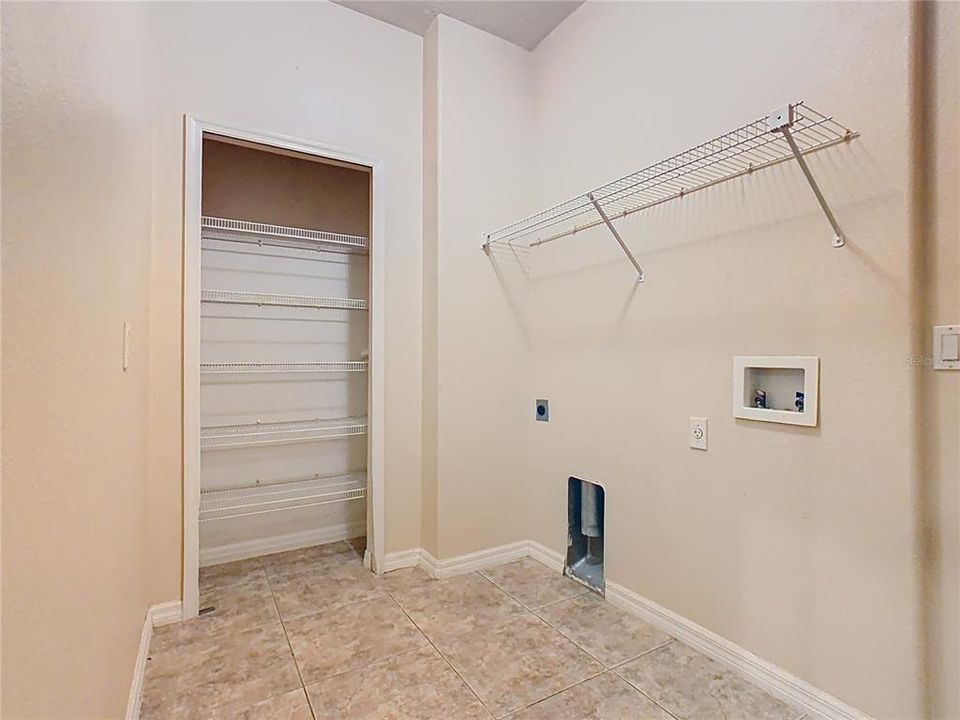 В аренду: $2,600 (4 спален, 3 ванн, 2630 Квадратных фут)