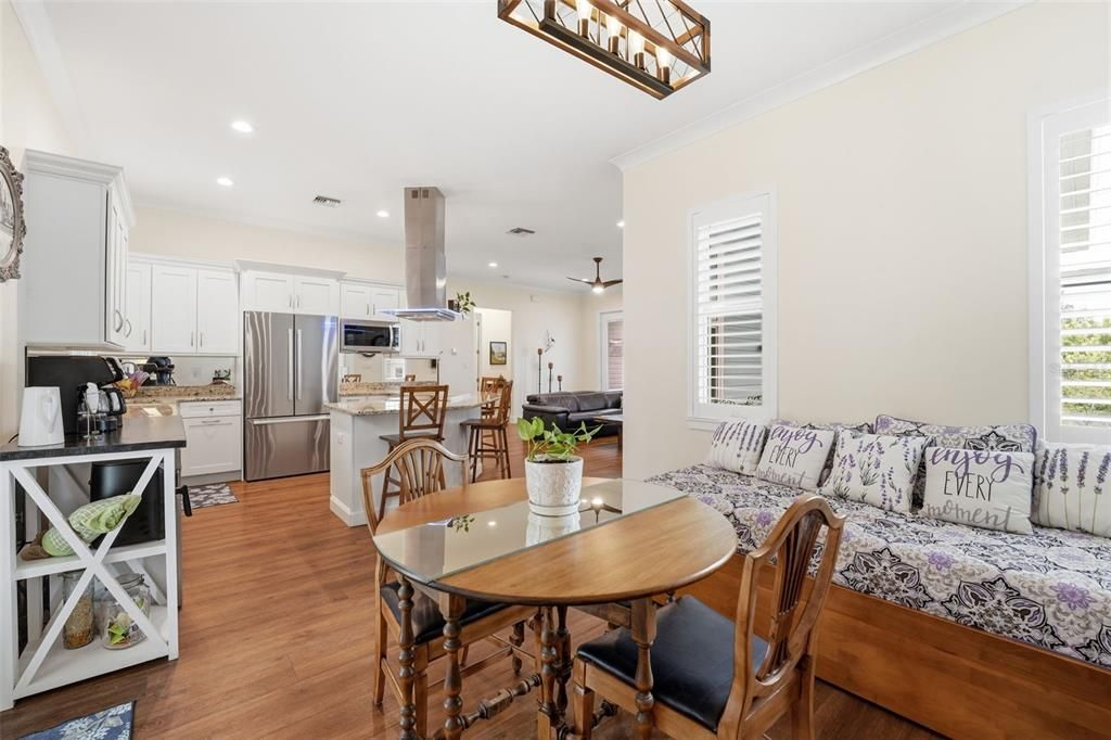 For Sale: $425,000 (2 beds, 2 baths, 1270 Square Feet)