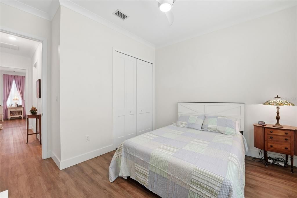 For Sale: $425,000 (2 beds, 2 baths, 1270 Square Feet)