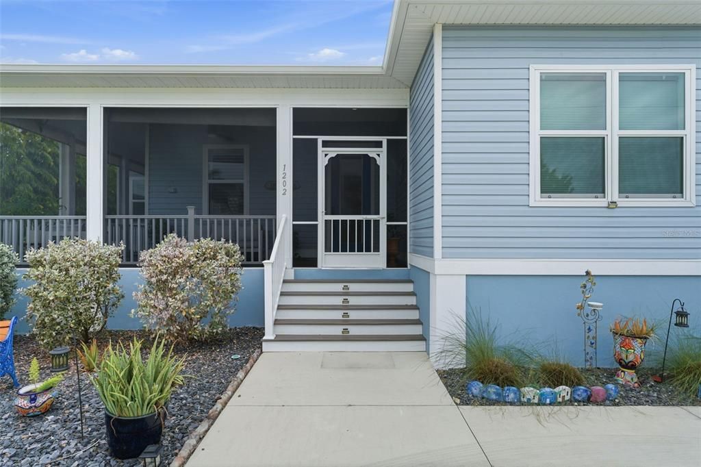 For Sale: $425,000 (2 beds, 2 baths, 1270 Square Feet)