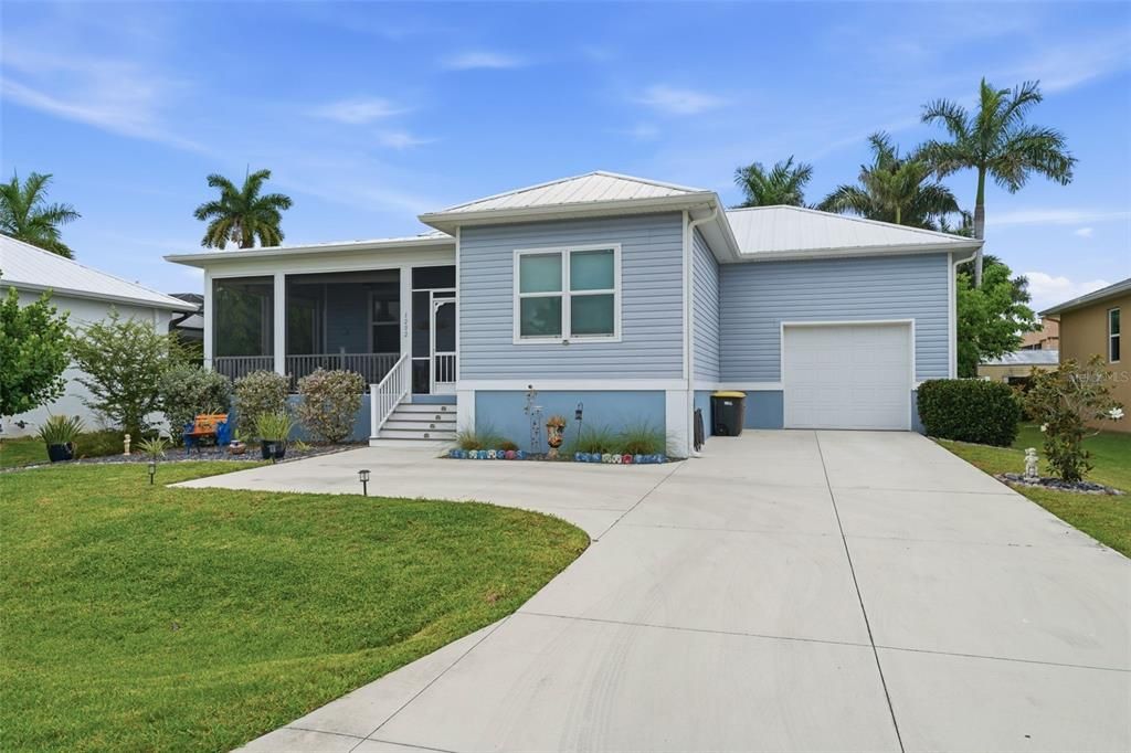 For Sale: $425,000 (2 beds, 2 baths, 1270 Square Feet)