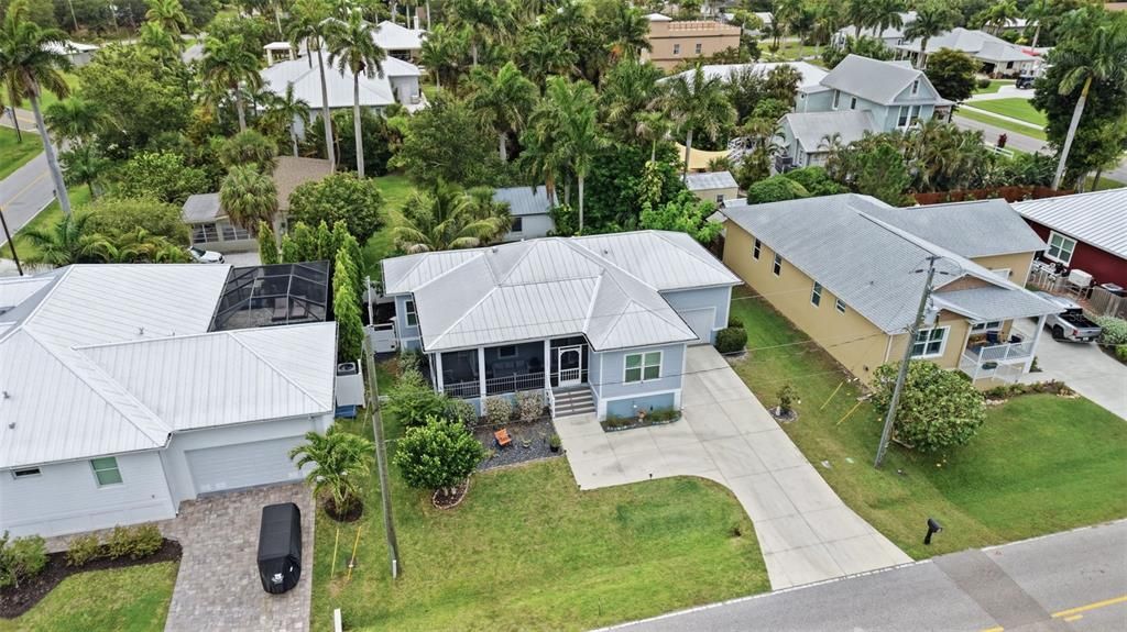 For Sale: $425,000 (2 beds, 2 baths, 1270 Square Feet)
