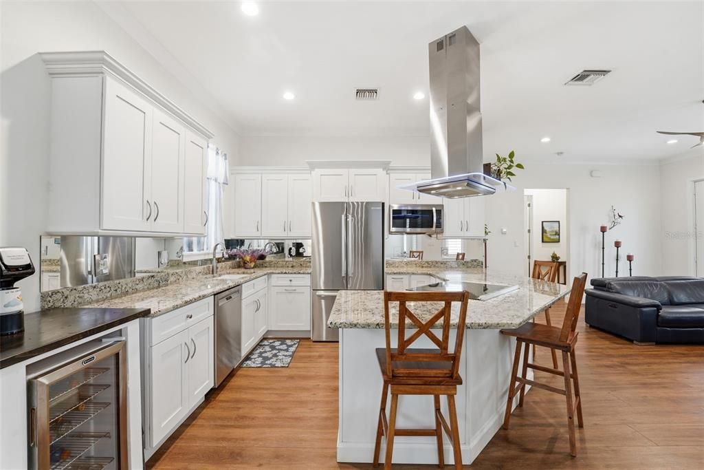For Sale: $425,000 (2 beds, 2 baths, 1270 Square Feet)
