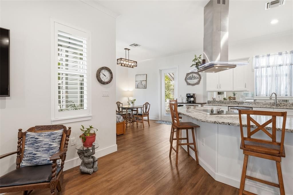 For Sale: $425,000 (2 beds, 2 baths, 1270 Square Feet)