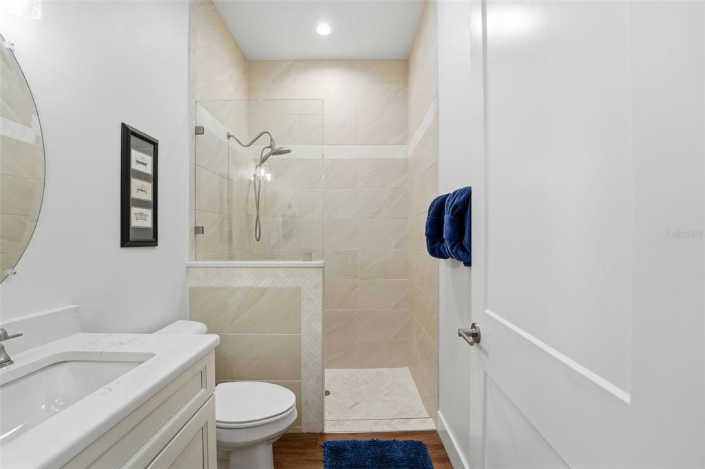 For Sale: $425,000 (2 beds, 2 baths, 1270 Square Feet)