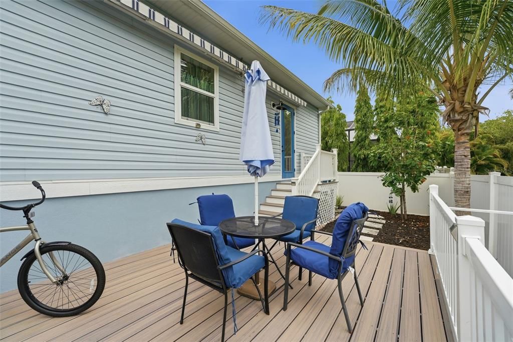 For Sale: $425,000 (2 beds, 2 baths, 1270 Square Feet)