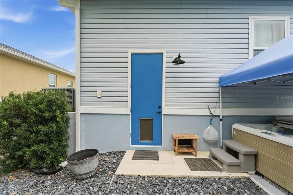For Sale: $425,000 (2 beds, 2 baths, 1270 Square Feet)
