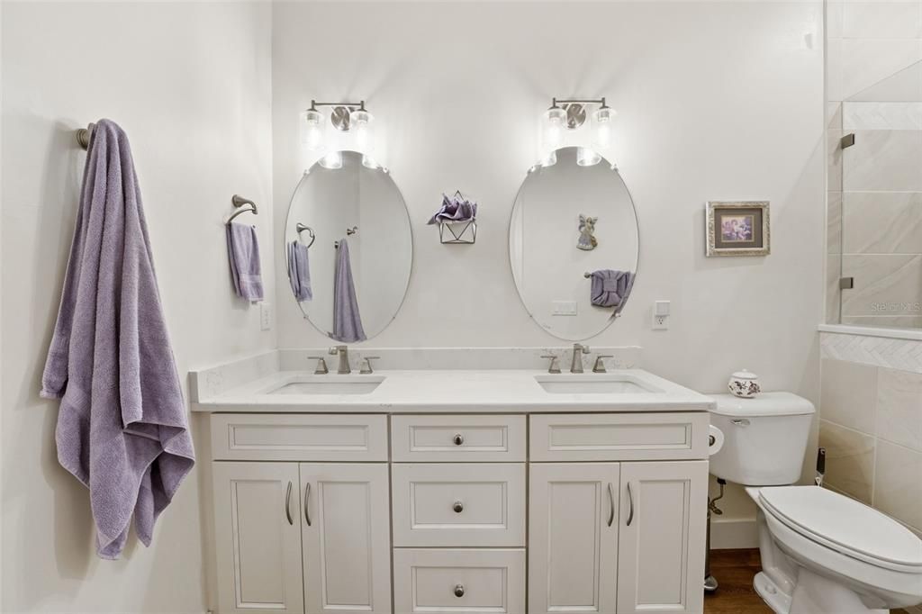 For Sale: $425,000 (2 beds, 2 baths, 1270 Square Feet)