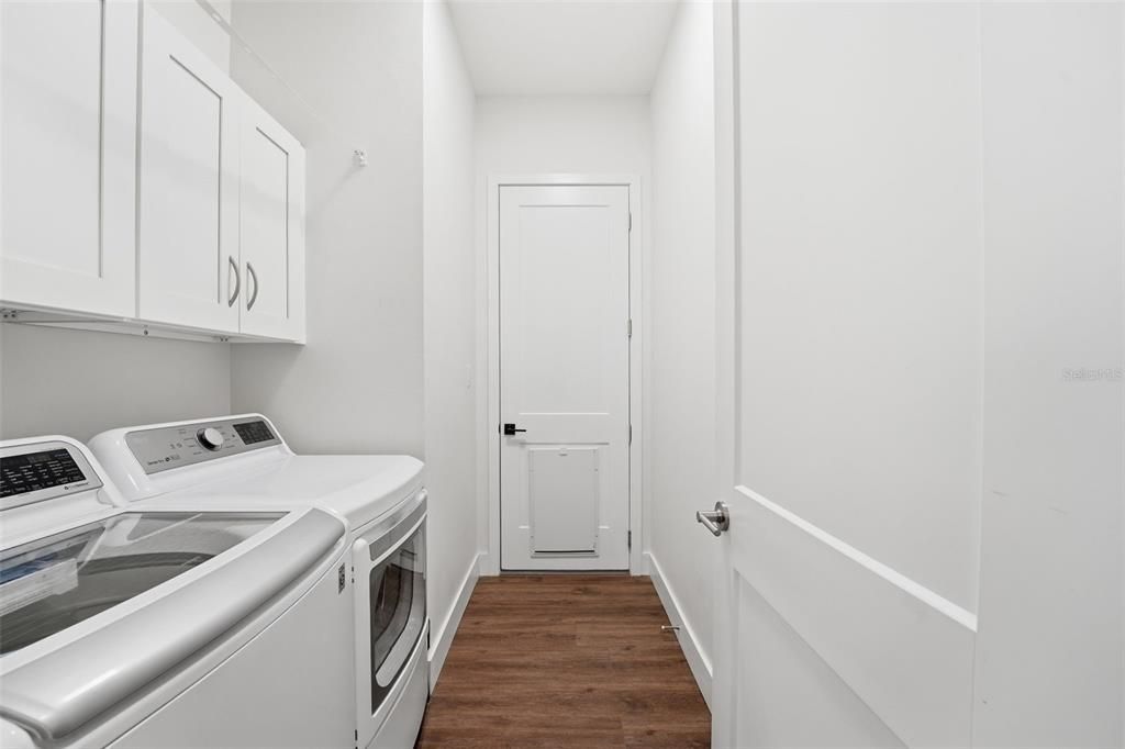 For Sale: $425,000 (2 beds, 2 baths, 1270 Square Feet)