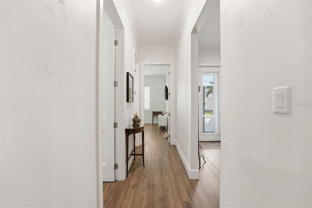 For Sale: $425,000 (2 beds, 2 baths, 1270 Square Feet)