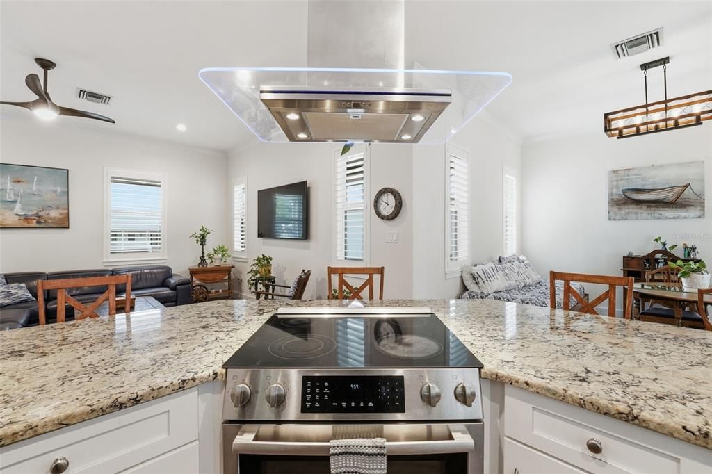 For Sale: $425,000 (2 beds, 2 baths, 1270 Square Feet)