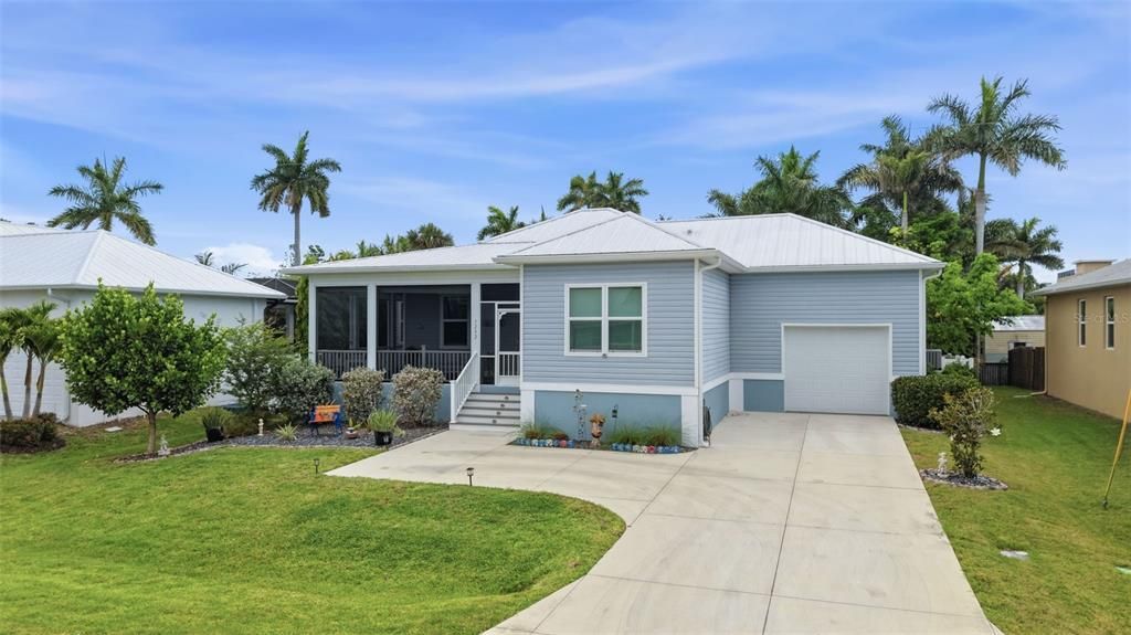 For Sale: $425,000 (2 beds, 2 baths, 1270 Square Feet)