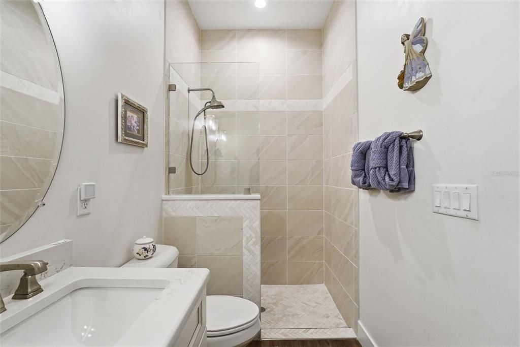 For Sale: $425,000 (2 beds, 2 baths, 1270 Square Feet)