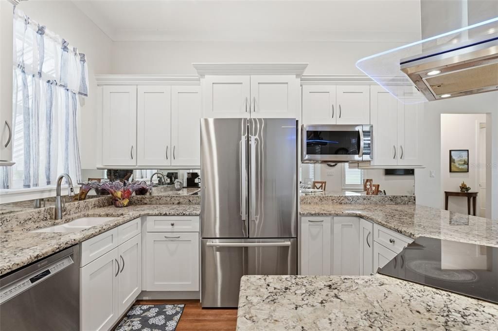 For Sale: $425,000 (2 beds, 2 baths, 1270 Square Feet)