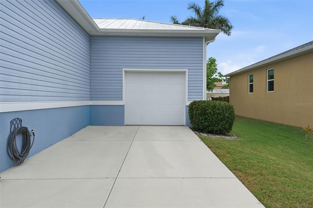For Sale: $425,000 (2 beds, 2 baths, 1270 Square Feet)