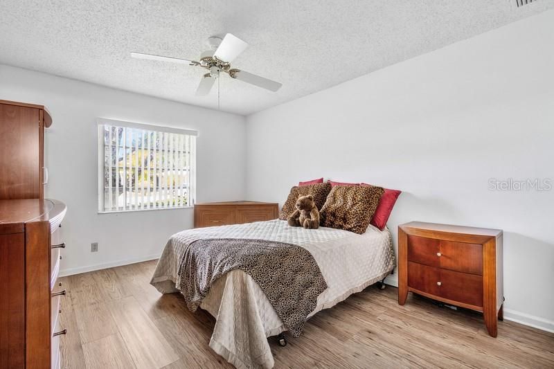 For Sale: $224,700 (2 beds, 2 baths, 1238 Square Feet)