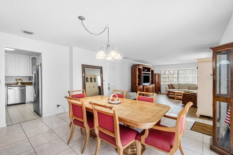 For Sale: $224,700 (2 beds, 2 baths, 1238 Square Feet)