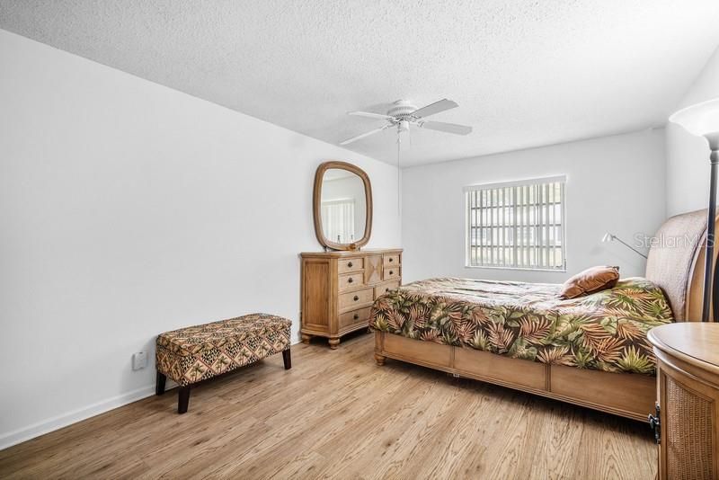 For Sale: $224,700 (2 beds, 2 baths, 1238 Square Feet)