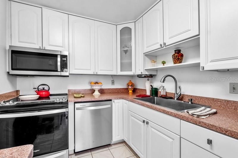 For Sale: $224,700 (2 beds, 2 baths, 1238 Square Feet)