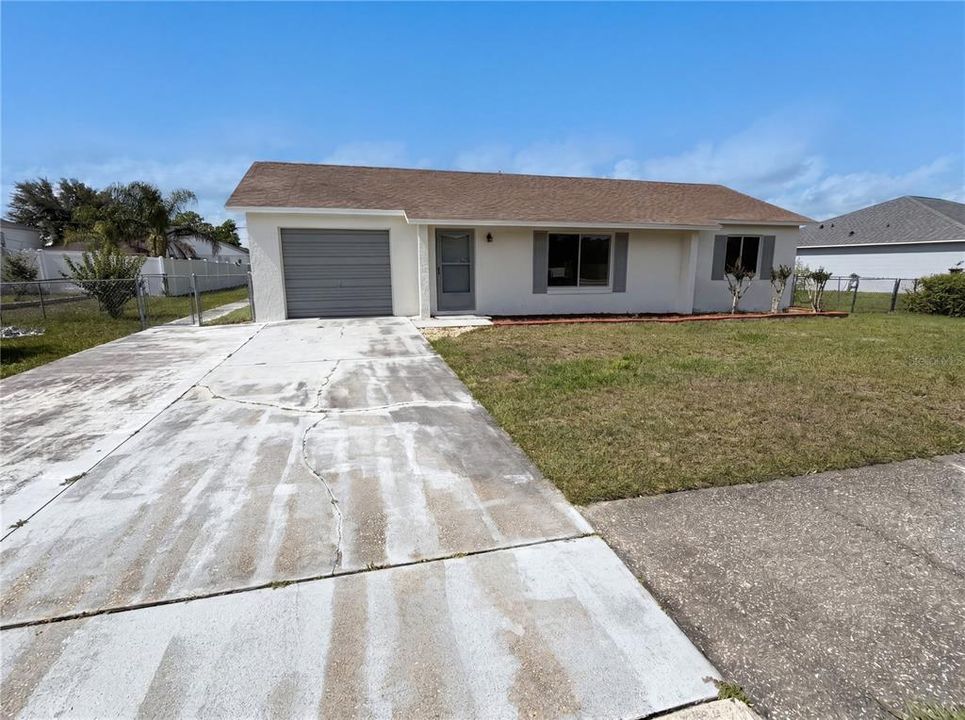 For Sale: $213,000 (2 beds, 1 baths, 900 Square Feet)