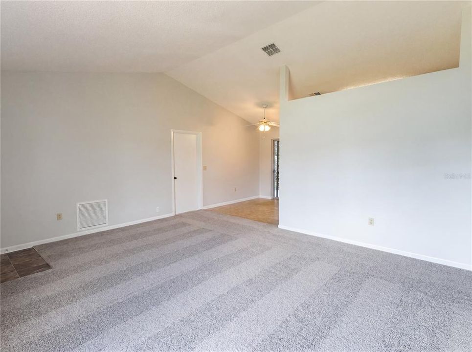 For Sale: $213,000 (2 beds, 1 baths, 900 Square Feet)