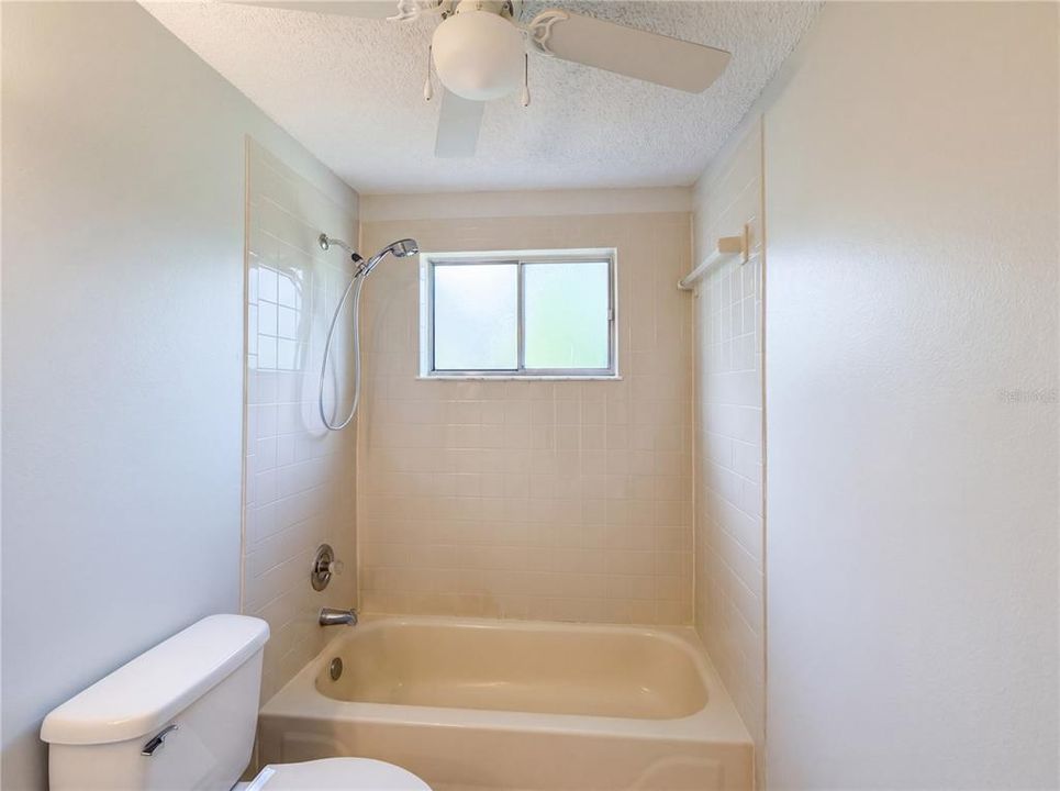 For Sale: $213,000 (2 beds, 1 baths, 900 Square Feet)