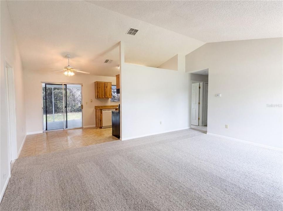 For Sale: $213,000 (2 beds, 1 baths, 900 Square Feet)